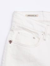Close-up of Blue de Gênes BGvinci Bianco Jeans in white comfort stretch denim, highlighting the front pocket, a shield-shaped metal logo, and an interior "Made in Italy" label with the Italian flag.