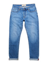 The BGvinci Hera Used Jeans by Blue de Gênes are light blue, regular fit jeans in comfort stretch denim with a faded wash, five pockets, and rolled-up cuffs, shown laid flat on a white background.