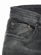Close-up of the front pocket area of the Blue de Gênes Vinci G Dark Grey Jeans in grey denim, regular fit, made in Italy, with visible rivets and detailed stitching.