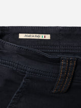Close-up of the waistband of Blue de Gênes BGpaulo Pavia 1 V2 Chino in Midnight Blue, with a Made in Italy label and small Italian flag—crafted from premium cotton stretch fabric inspired by vintage military pants.