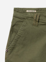 Close-up of BGpaulo Pavia 1 V2 Chino - Army by Blue de Gênes in olive cotton stretch, with side pocket, visible belt loop, fine stitching, and a small “Made in Italy” label with the Italian flag above the waistband.