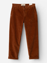 The BGpalco Cord Chino in Ginger Bread Orange by Blue de Gênes is a pair of relaxed fit corduroy trousers featuring side pockets, belt loops, and cuffed hems. With a gently tapered silhouette and showcased against a white background, these chinos reflect Blue de Gênes’ tradition of craftsmanship while ensuring timeless style and everyday comfort.