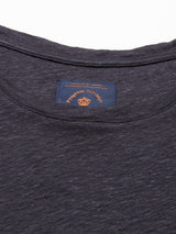 Close-up of the collar and neck tag on the Blue de Gênes Totti T-Shirt in Dark Navy. The dark blue tag with orange text and logo is shown against a white background, highlighting the fabric texture.