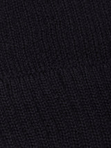 Close-up of the Boshi Beanie in Dark Navy by Blue de Gênes, showcasing its detailed yarn texture and pattern. Knitted in Denmark from premium Merino wool.