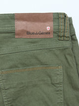 Close-up of the back pocket and waistband on Blue de Gênes Paulo Pavia 1 V2 Chino - Army, made from cotton stretch fabric with a brown leather brand patch and small shield emblem.