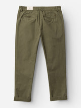 The BGmenzo Rory Chino - Army by Blue de Gênes is displayed from the back in a classic chino fit, featuring two welt pockets with a single button closure, a white label on the waistband, belt loops, and rolled cuffs. The pants are laid flat on a white background.