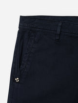 Close-up of the BGmenzo Vecchio Chino in Dark Navy by Blue de Gênes, highlighting a side pocket with a small diamond-shaped metal accent near the opening, as well as the visible waistband and belt loop against a plain background.