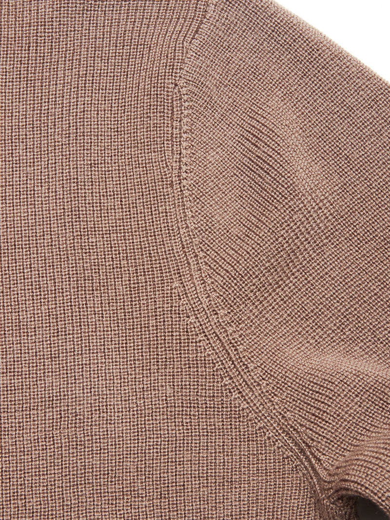 Close-up of the Porto Knit - Fungi sweater by Blue de Gênes, highlighting the seam where the sleeve joins the body, with detailed texture and visible stitching.