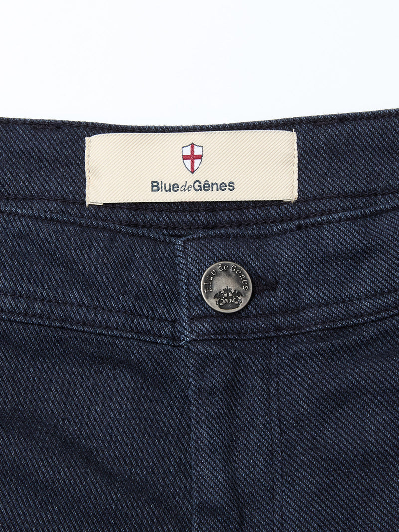 Close-up of the dark blue jeans’ waistband with a silver button and Blue de Gênes label, styled perfectly with the Menzo Olanda Chino - Navy for a refined look.