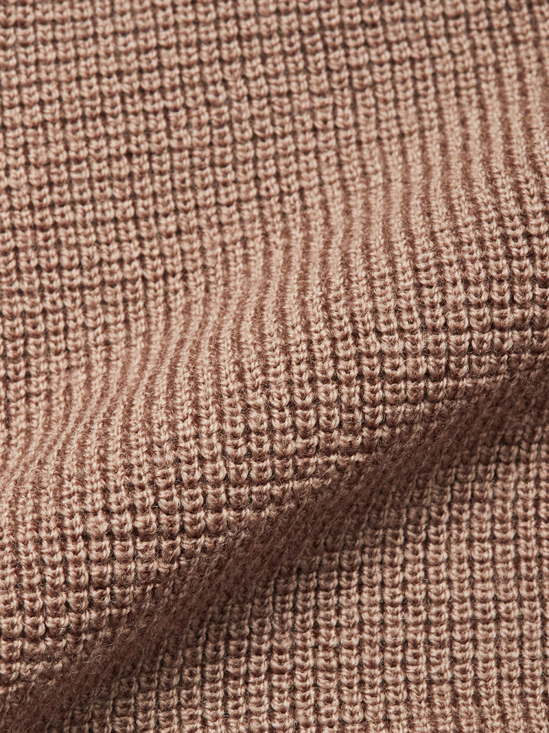Close-up of the Porto Polo Knit - Fungi by Blue de Gênes, highlighting its light brown textured ribbed fabric and diagonal fold—showcasing casual elegance in every detail.