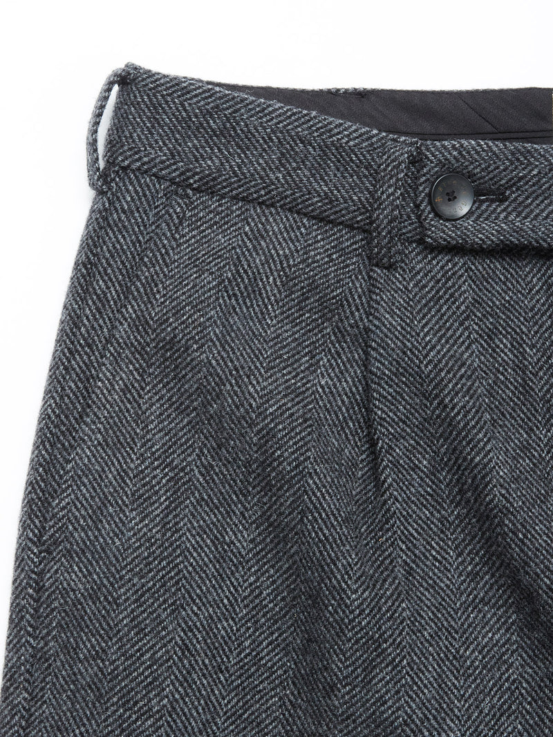 Close-up of the waistband and upper section of Blue de Gênes Kyoto Pant - Black Pattern trousers, featuring a belt loop, pleats, and a black button at the top.