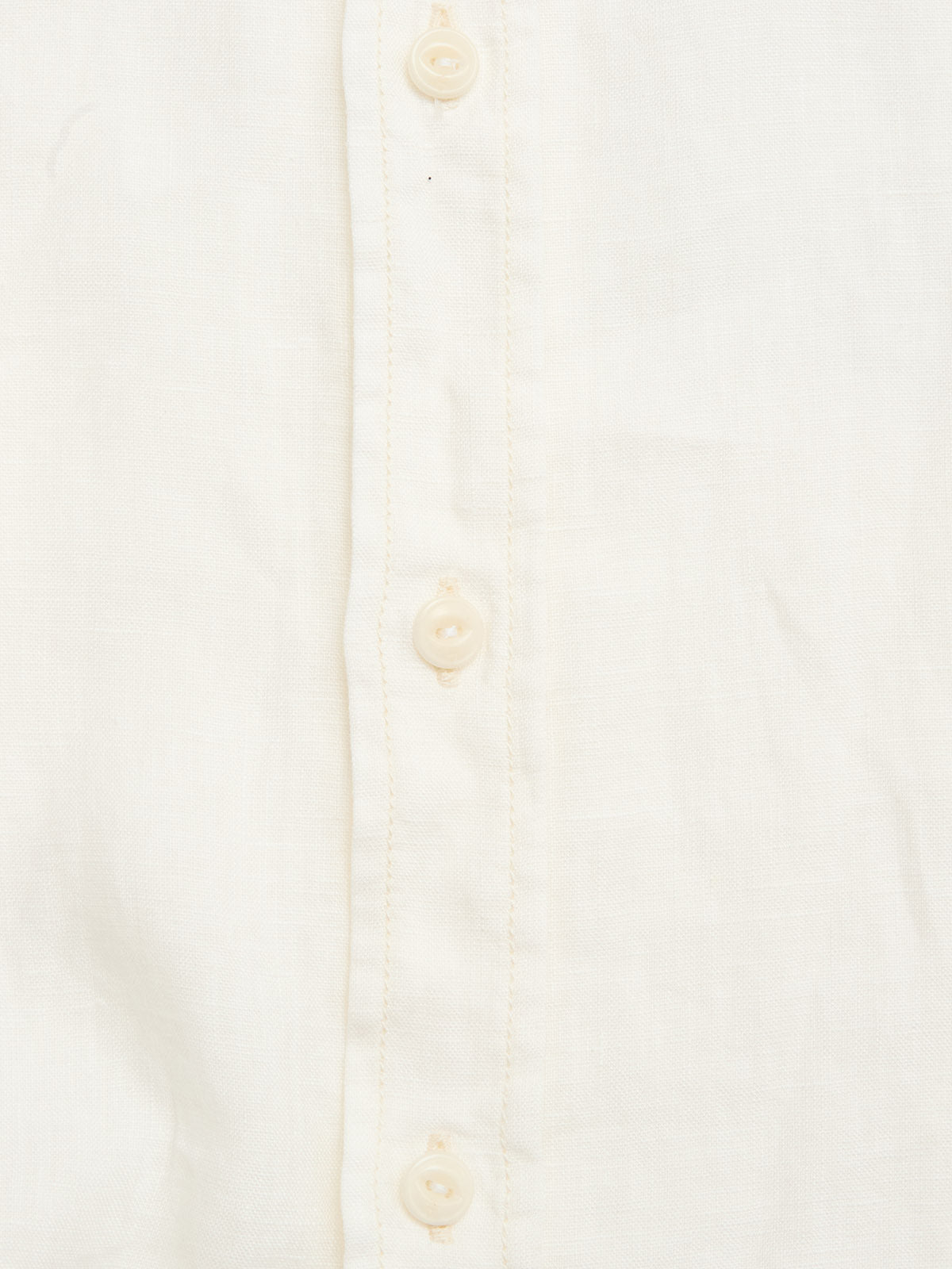 Close-up of the BGenric Hope L/S Shirt in Chalk by Blue de Gênes, a cream-colored, breathable summer shirt with a light fabric, vertical button row, visible placket stitching, and a smart cut away collar.