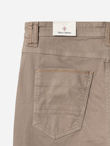 Close-up of the back of BGpaulo Pavia 1 V2 Chino - Fungi by Blue de Gênes, featuring taupe stretch cotton, visible stitching, a single back pocket with a white Blue de Gênes label above it, and belt loops.
