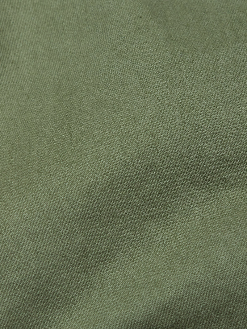 Close-up of Blue de Gênes Paulo Pavia 1 V2 Chino - Army, highlighting olive green cotton stretch fabric with diagonal twill weave—featuring fine texture and subtle shading inspired by classic vintage military pants.