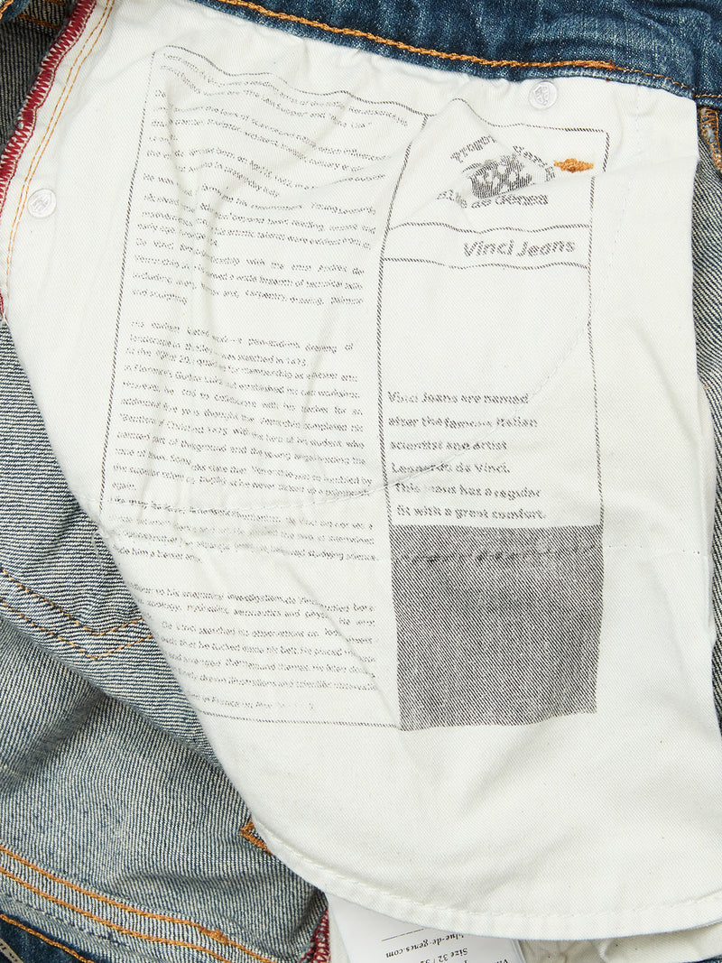 A close-up of comfort stretch denim highlights the quality and craftsmanship of Blue de Gênes Vinci Topaz Vintage Jeans - Used, regular fit and made in Italy.